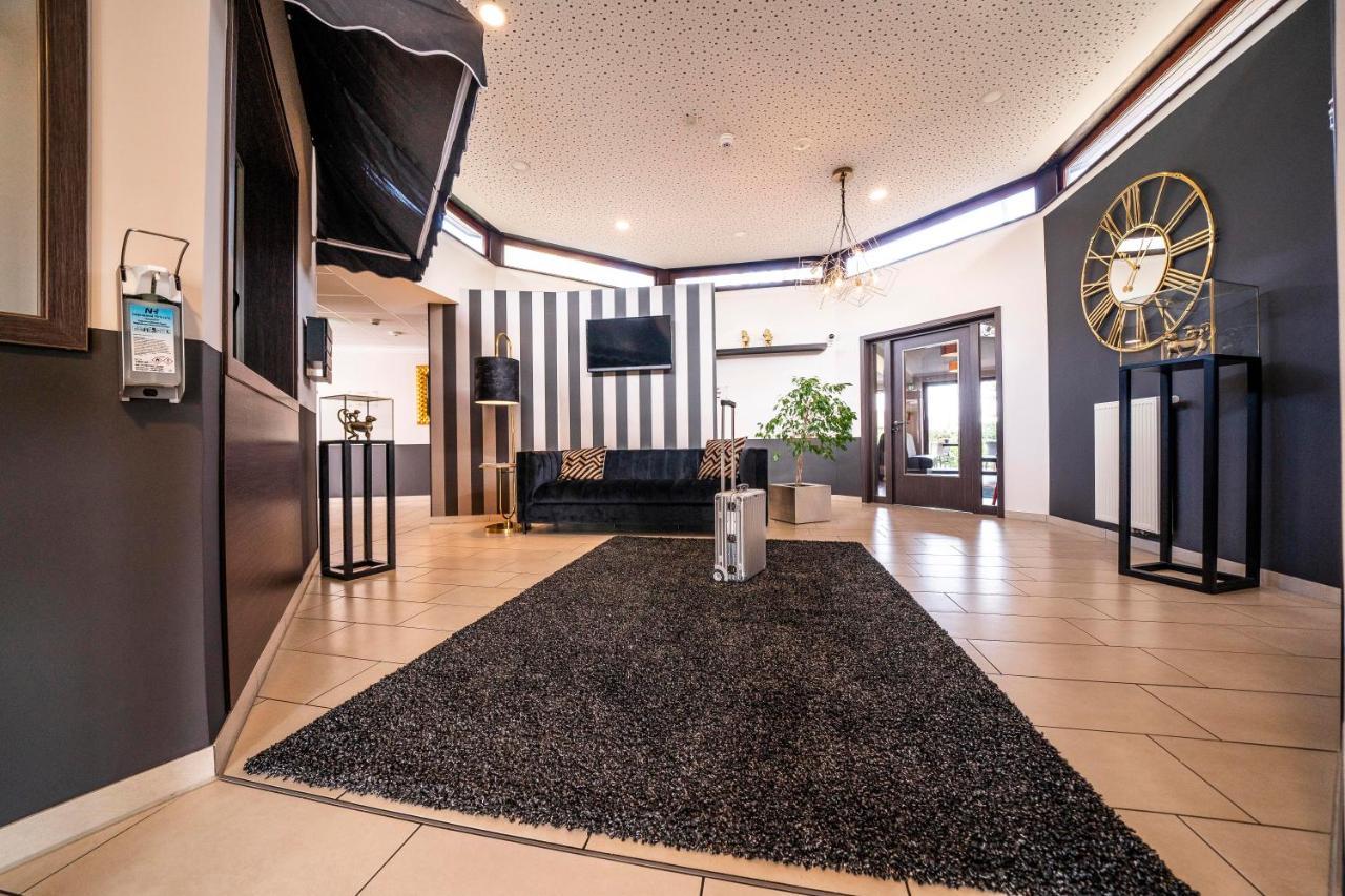 מפן Tiek Apartments מראה חיצוני תמונה